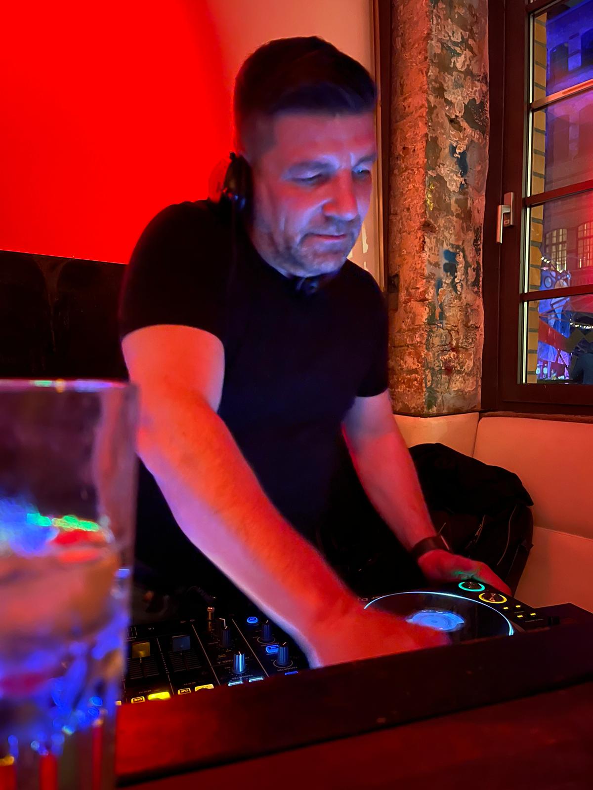 Manuel Zero am Plattenteller